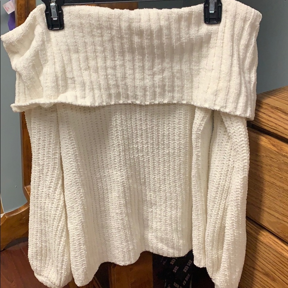 Never been worn strapless long sleeve sweater!!
